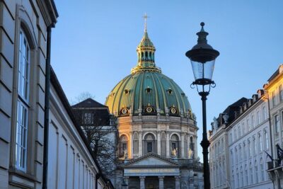 Walk & Canal Tour: Copenhagen Highlights + Changing of the Guards - The electric harbor ferry: the fastest way to see Copenhagen from the water
